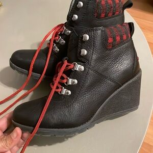 Sperry. Leather upper women's boots size 7M